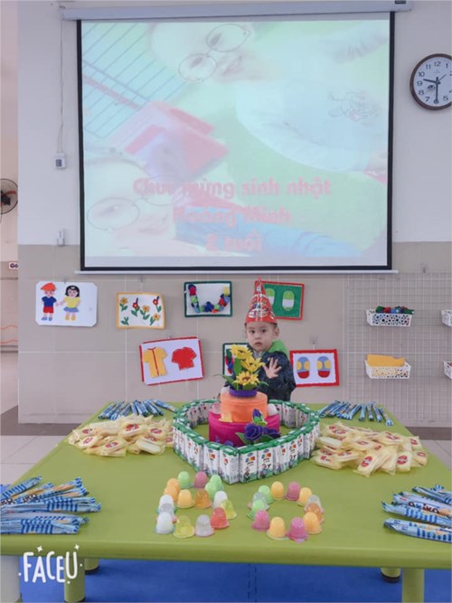 Lớp nhà trẻ D1 chúc mừng sinh nhật bạn Ngô Hoàng Minh (Bo) tròn 2 tuổi